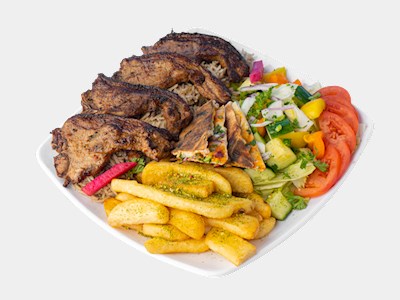 Assiettes de côtelettes d'agneau